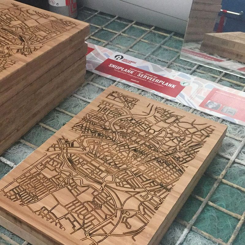 Melanie ontwikkelt ontwerp voor wrappers van snijplanken