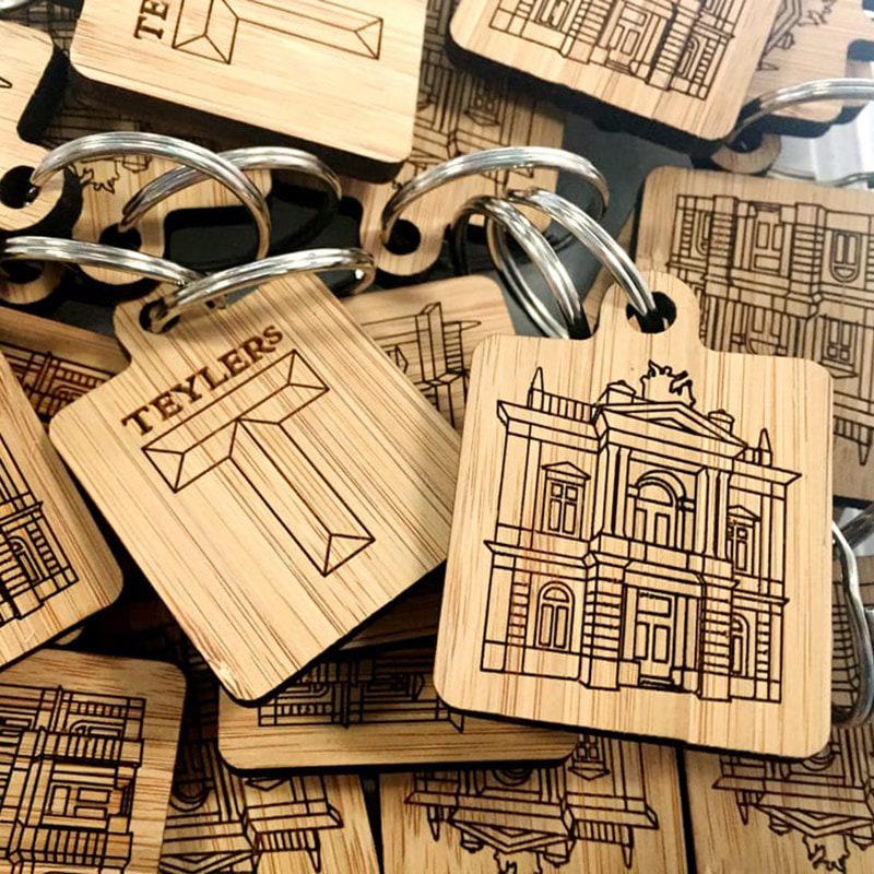 In opdracht gemaakte sleutelhangers voor Teylers museum Haarlem